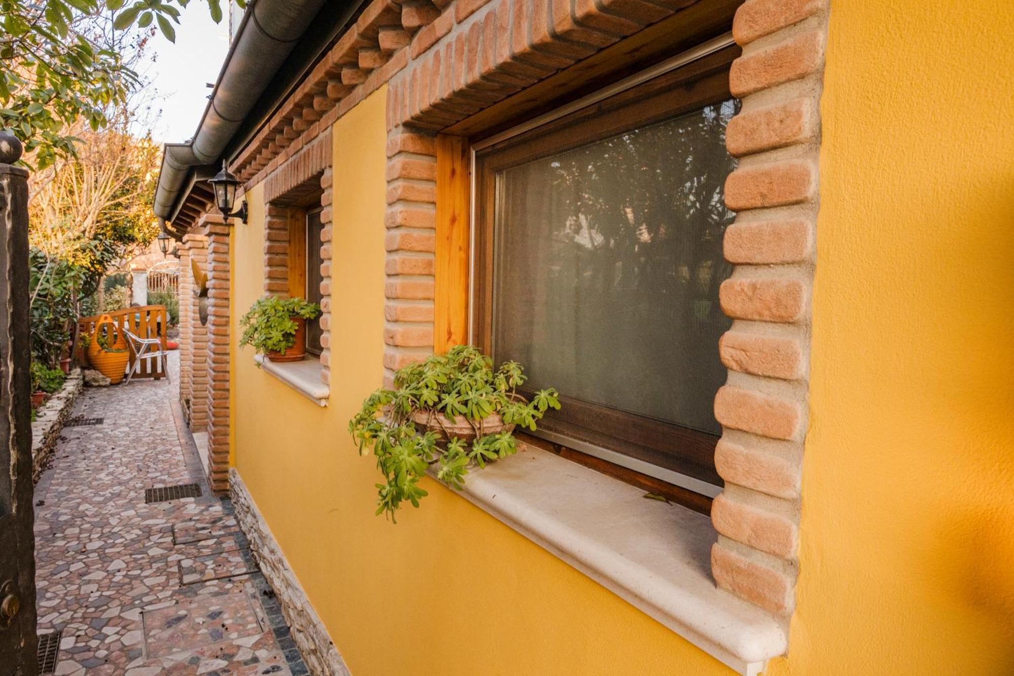 La Loggia Bed & Breakfast Комакио Екстериор снимка