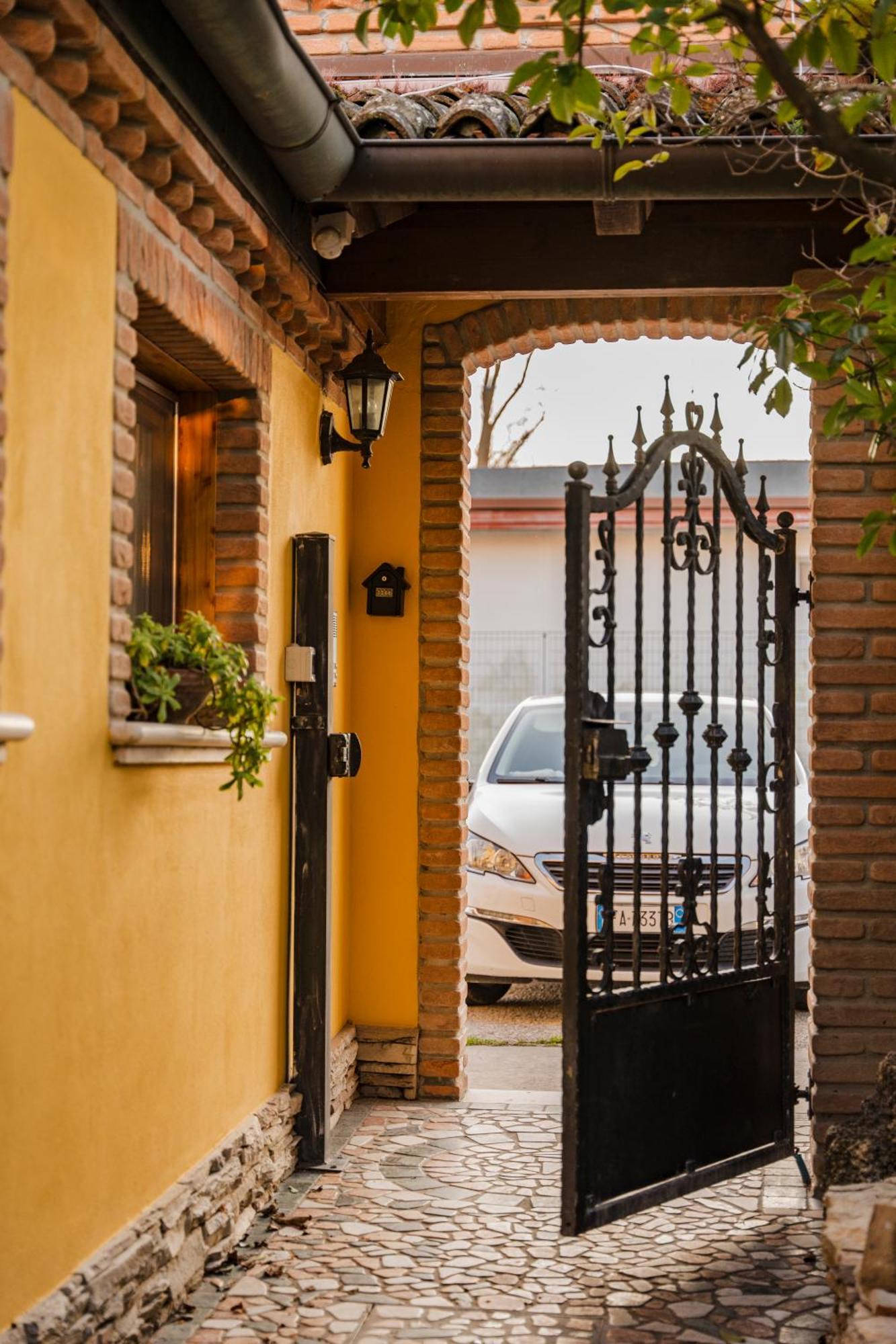 La Loggia Bed & Breakfast Комакио Екстериор снимка